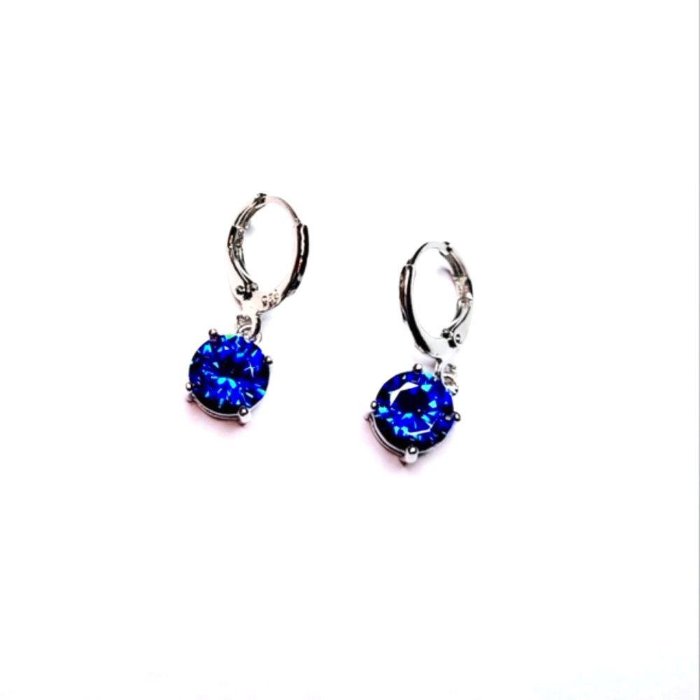 Beautiful blue sapphire color cubic zirconia 925 silver earrings. Brand new.